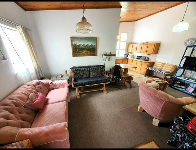 2 BEDROOM TOWNHOUSE FOR SALE IN CLARINA